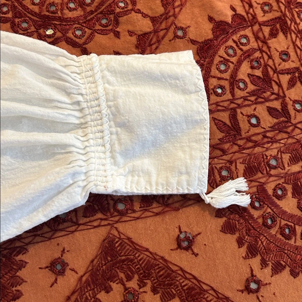 Women's White Embroidered Oaxacan V-Neck Blouse - Picture 4 of 6